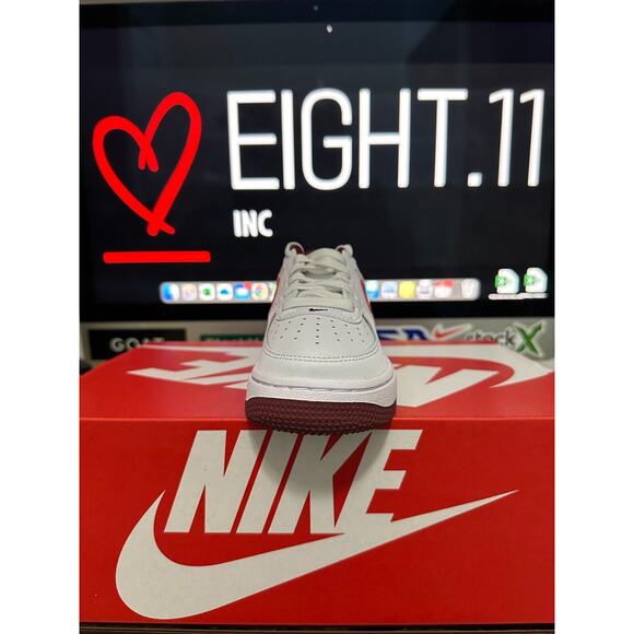 NEW KIDS SIZE 1Y NIKE AIR FORCE 1 WHITE TEAM RED FV5948-105 YOUTH SHOES - Picture 3 of 6